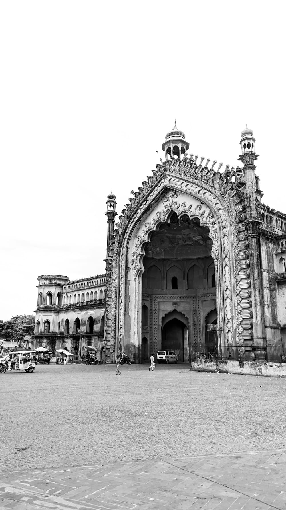 Rumi Darwaza, Lucknow